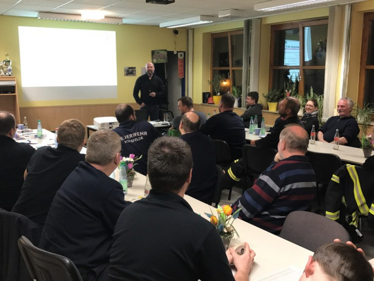 Politische Aufklärung bei der Feuerwehr. Foto: Albrecht Schmidt