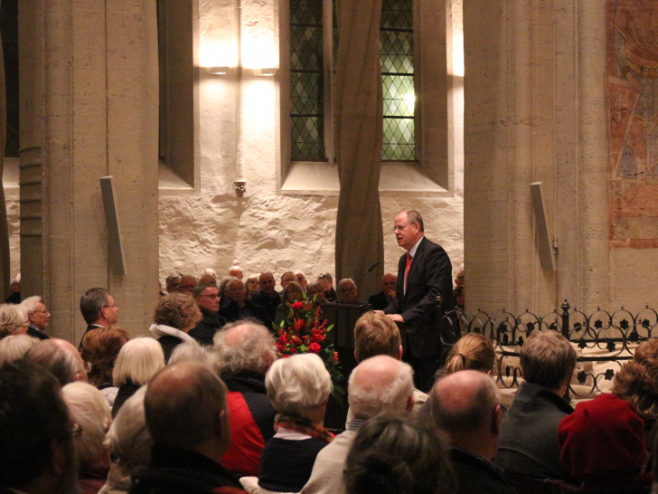 Peer Steinbrück sprach vor vollem Haus. Foto: Robert Braumann