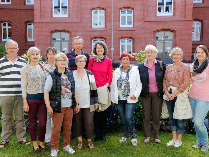 Beim jüngsten Termin stand für die „Großeltern auf Zeit“ ein Besuch im Familienzentrum Karlstraße, in der Grundschule Karlstraße und in der IGS Wallstraße sowie beim Kinderschutzbund auf dem Programm. Foto: Stadt Wolfenbüttel

 