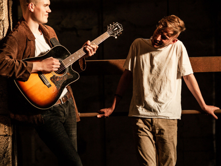 Die Band RAUM27 spielt auf dem open Air zum sechsten Stallgeburtstag.

Foto: Studio 23