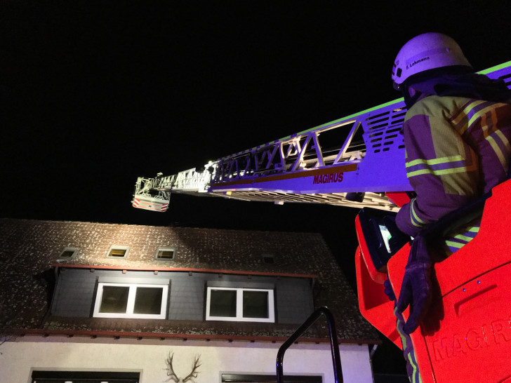 Die Feuerwehr musste die Drehleiter einsetzen. Fotos: Feuerwehr Stadt Bad Harzburg
