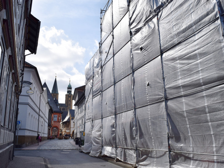 Bald wird die Fassade wieder in altem Glanz erstrahlen. Foto: Stadt Goslar