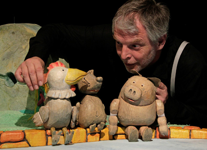 Thomas Hirche spielt "Drei Freunde". Foto: Theater Fadenschein
