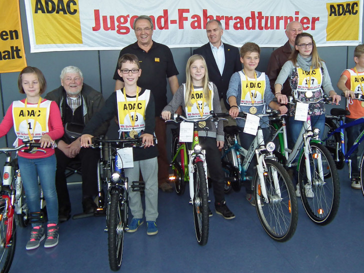Die besten sechs der drei Mädchen- und der drei Jungen-Gruppen haben sich für das Bundesturnier in Dresden qualifiziert. Foto: Privat