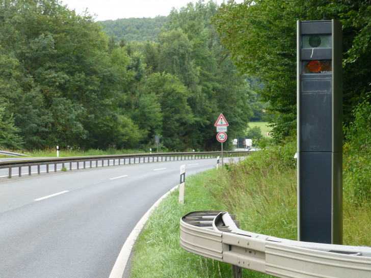 Mit 161 Stundenkilometern passierte ein Verkehrsteilnehmer aus Spanien die stationäre Messanlage auf der B243 bei Münchehof/Abfahrt Ildehausen. Erlaubt ist auf diesem Streckenabschnitt eine Geschwindigkeit von 70 km/h. Foto: Landkreis Goslar