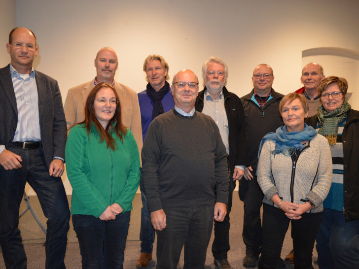 Der Rat der Gemeinde Erkerode für die Wahlperiode 2016-2021 mit Bürgermeister 
Dr. Heinrich Füchtjohann (2. Reihe, 4. von links). Foto: Margit Richert