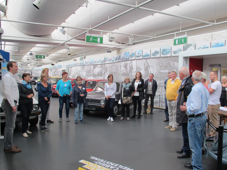 Ein Besuch im Automuseum bildete den Auftakt der Veranstaltungsreihe "Fit in Wolfsburg". Foto: WMG