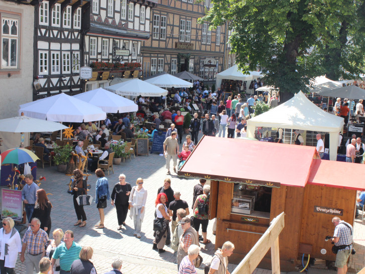 Aufgrund des Altstadtfestes, das vom 11. bis zum 13. September stattfindet, fällt der Wochenmarkt auf dem Jakobikirchhof am Freitag den 11.September aus. Foto: Anke Donner