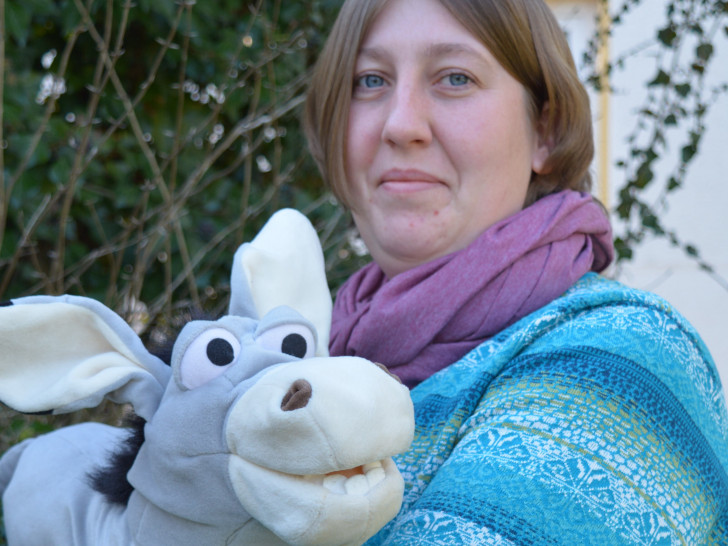 Annika Schulze mit Eseldame Suleika. Foto: Kirchenkreis Peine