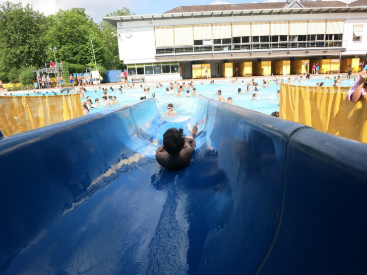 Zum Sieg gerutscht! Foto: Stadtbad GmbH/Fabian Neubert