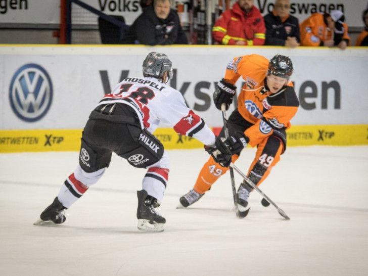 Viele Zweikämpfe durchzogen das Spiel. Foto: Jan F. Helbig/Presseblen.de