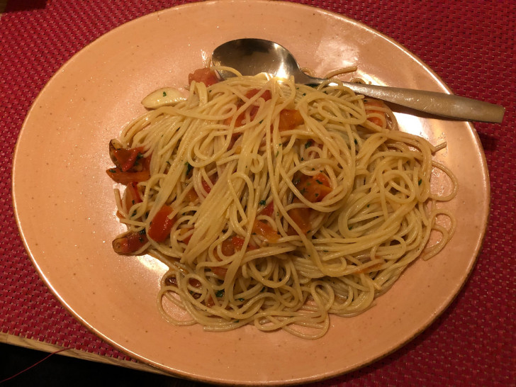 Spaghetti nur in Olivenöl geschwenkt oder lieber traditionell in Tomatensoße? Gibt es beim italienischen Essen auch ein Angebot für Kalorienbewusste? Dieser Frage sind unsere Kollegen von regionalKulinarisch.de in Thiede auf den Grund gegangen. Foto: Marc Angerstein