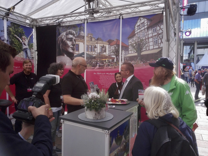 Der Innenminister Boris Pistorius besuchte den Peiner Stand beim Tag der Niedersachsen. Foto: Peine Marketing