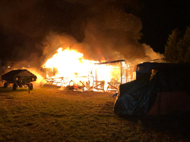 Der Pferdeunterstand brannte vollständig aus. Fotos: Ortsfeuerwehr Helmstedt