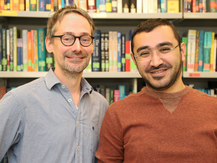 Mentor und Mentee: Professor André Fleißner (links) gemeinsam mit Hamzeh Haj Hammadeh. Foto: Hoy/TU Braunschweig