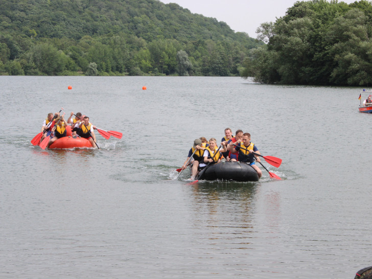 Auf dem Vienenburger See wurde am Samstag das Schlauchbootrennen ausgetragen. Fotos: Anke Donner 