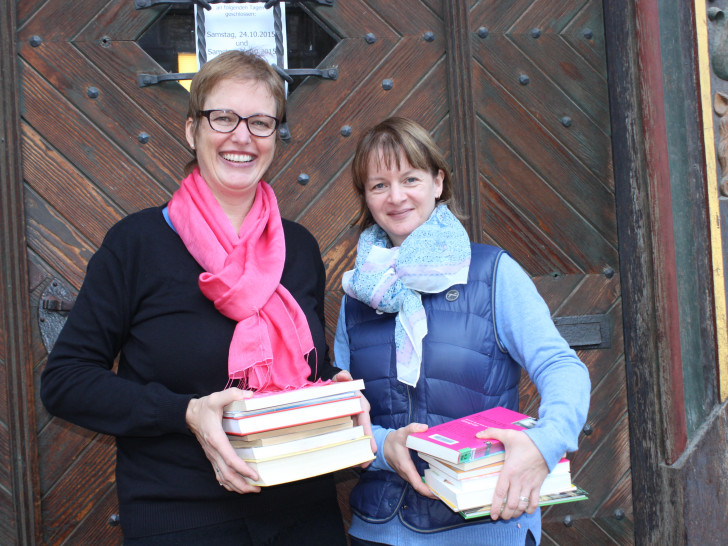 Heike Brümmer und Kirsten Brocks freuen sich auf die neue Veranstaltungsreihe "Lieblingsbuch am Freitag". Foto: Anke Donner