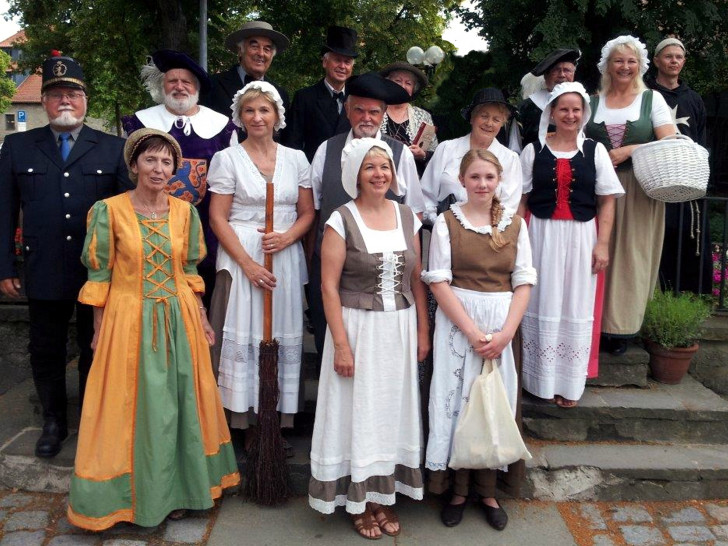 Die Theatergruppe historische Führungen zeigt den Besuchern ein besonderes Fallersleben. Foto: Denkmalverein Fallersleben e. V.