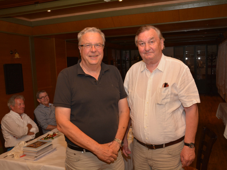Dieter Kertscher (links) im Gespräch mit Benno Blumenberg, Präsident der Wolfenbütteler Wirtschaftsgespräche. Foto: Wirtschaftsgespräche