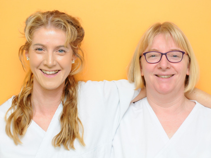 Die Gesundheits- und Krankenpflegerinnen Evelyn Weber und Katja Fuhrig sind examinierte Still- und Laktationsberaterinnen nach IBCLC (International Board of Lactation Consultant Examiners). Foto: Privat