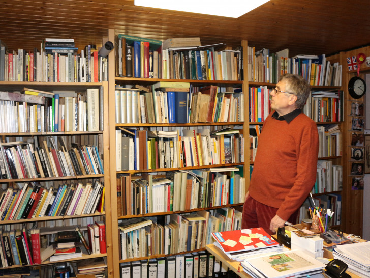 Jürgen Kumlehn wünscht sich ein Kreisarchiv, in dem irgendwann einmal auch seine Sammlungen Platz finden. Fotos: Anke Donner 