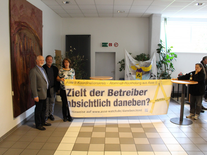 Stellen sich gegen den Vorschlag des BfS: Dr.-Ing. Frank Hoffmann, Dr. Ralf Krupp und Heike Wiegel Foto: Bernd Dukiewitz