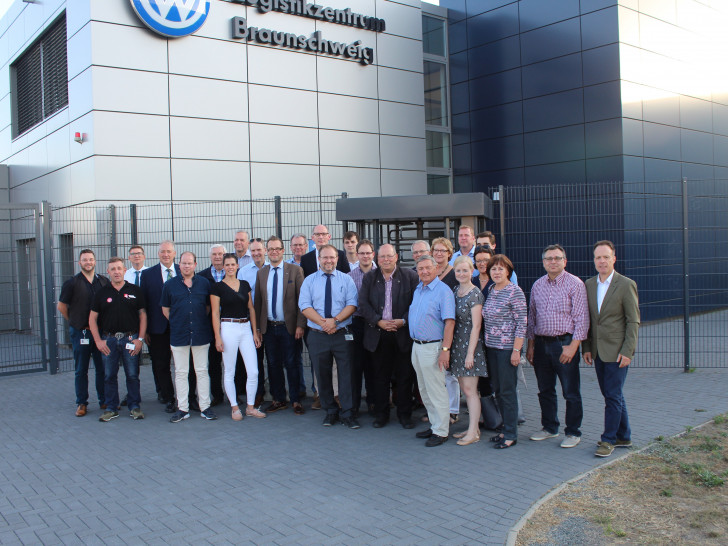 Zu einer ausführlichen Werksbesichtigung waren über 20 Vertreter des CDU-Kreisverbandes Peine im Volkswagen Logistikzentrum Braunschweig in Harvesse gereist. Foto: CDU-Kreisverband Peine