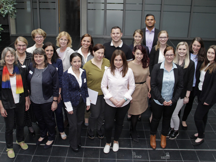 Die Teilnehmerinnen des Seminars mit ihren Coaches

Foto: Koordinierungsstelle Frau und WIrtschaft