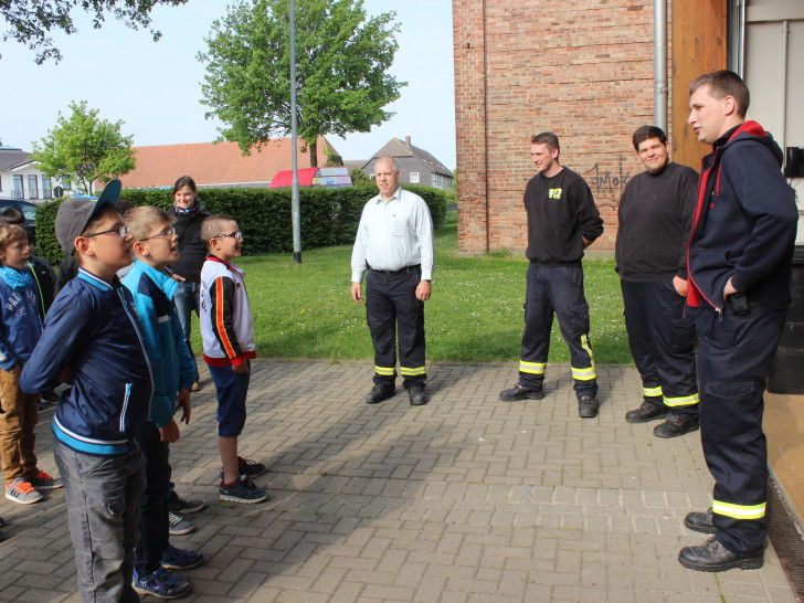 Im Rahmen der Branderziehung besuchten zwei dritte Klassen der Grundschule Fümmelse die Feuerwache. Fotos: Anke Donner 