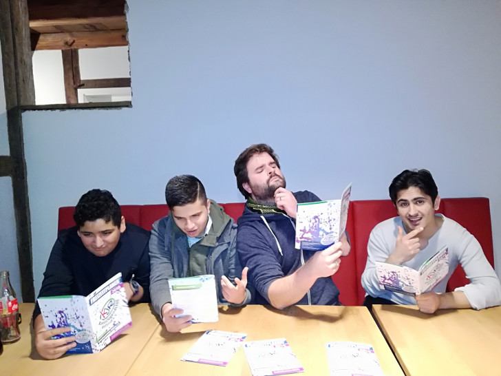 Ahmad, Bakier, Martin Neuhäuser (1. Vorsitzender Kreisjugendring) und Wafi. Foto: Kreisjugendring Gifhorn e.V.