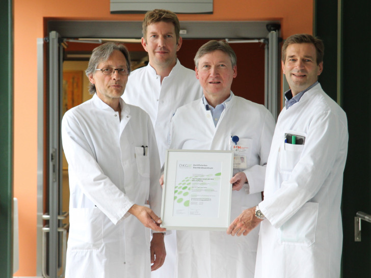 Von links: Dr. Johannes Liner, Nikolas Bollenbach, Dr. Frank Oettel, Dr. Hinrich Köhler  bei der Zertifizierung. Foto: Privat
