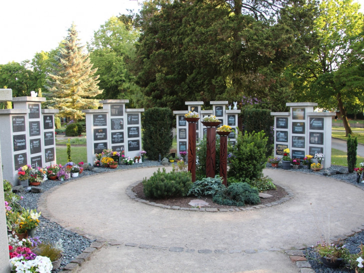 Die Urnenwände haben nur einen geringen Pflegeaufwand. Foto: B.I.G. Sassenburg