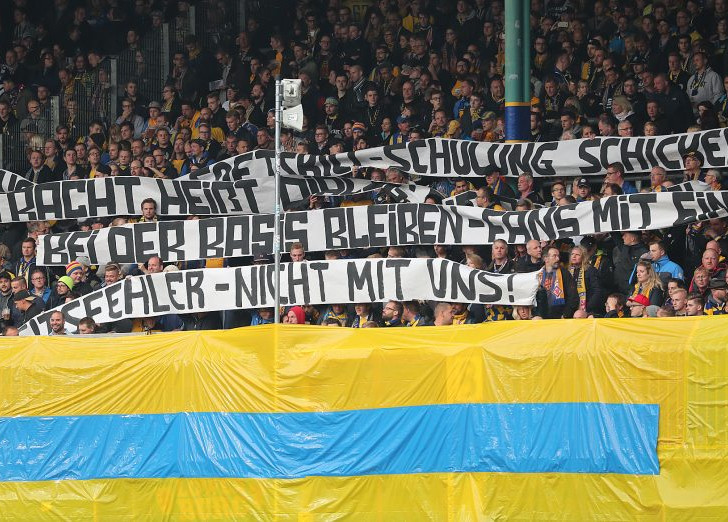 "Aufwachen Eintracht" war auch das Credo der Südkurve im gestrigen Heimspiel gegen Fürth. Foto: Agentur Hübner