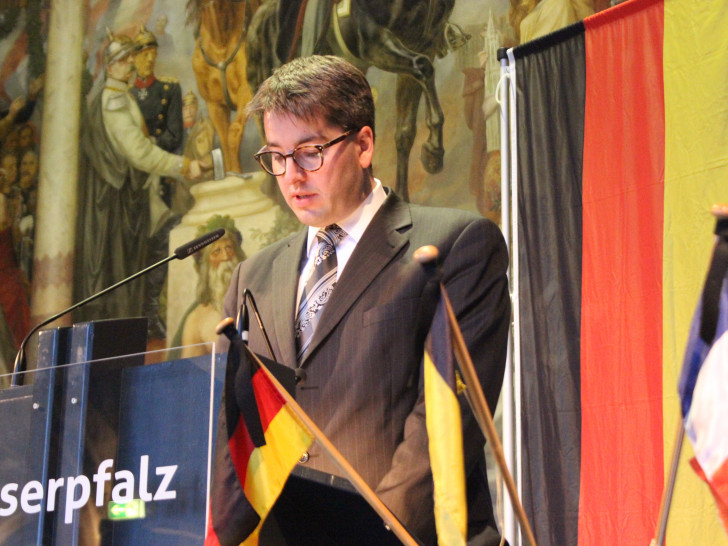Die Nebentätigkeiten von Oberbürgermeistert Dr. Oliver Junk (CDU) beschäftigen seit Monaten die Goslarer Politik. Jetzt befasst sich der Rat öffentliche mit der Angelegenheit. Foto: Anke Donner