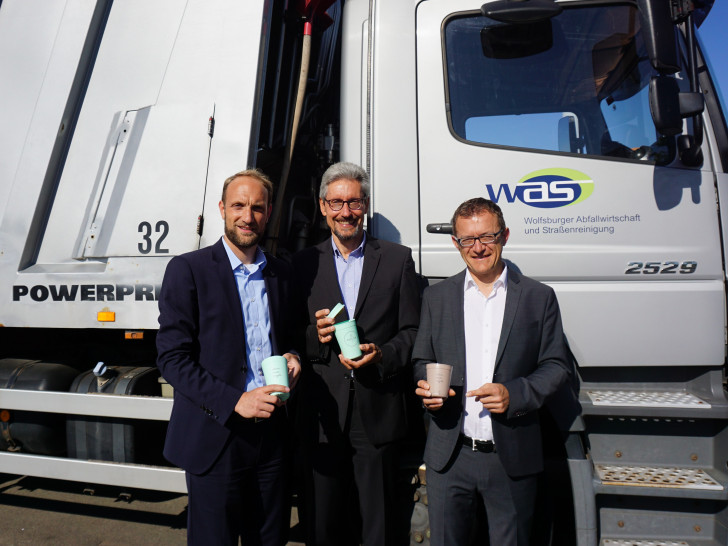 (v.l.) Jens Hofschröer (Geschäftsführer der WMG), Dr. Herbert Engel (Vorstand der WAS) und Thomas Werner(Abteilungsleiter Wirtschaftsförderung der WMG). Foto: WMG
