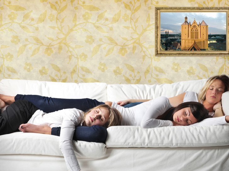 Falls die Couch für den Übernachtungsbesuch zu klein ist, können Braunschweigerinnen und Braunschweiger mit der Aktion „Hotelsommer“ vom 17. Juni bis 4. September 2016 ihre Gäste vergünstigt unterbringen. Foto: Steffen und Bach GmbH / fotolia.com
