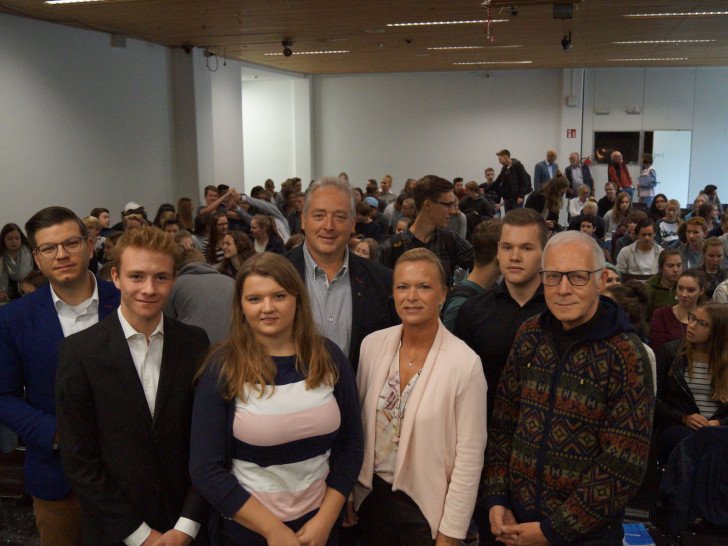 Moderatoren und Landtagskandidaten in der Aula des THG. Fotos: THG