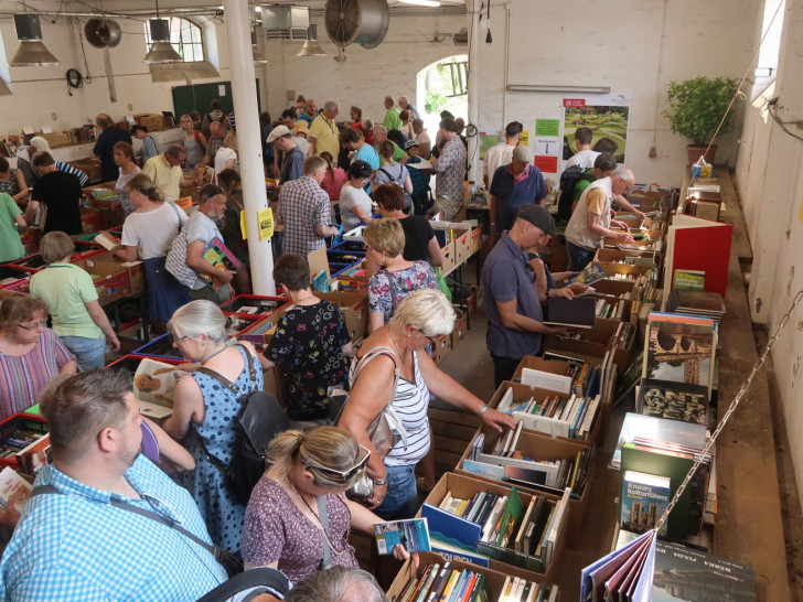 Am 10. Juni findet ein  Bücherflohmarkt zugunsten des Botanischen Gartens statt. Foto: Ursula Saile-Haedicke