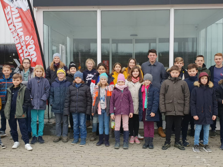 Die Teilnehmer an der Weihnachtsfeier beim Gruppenbild. Foto: Ortsfeuerwehr Halchter