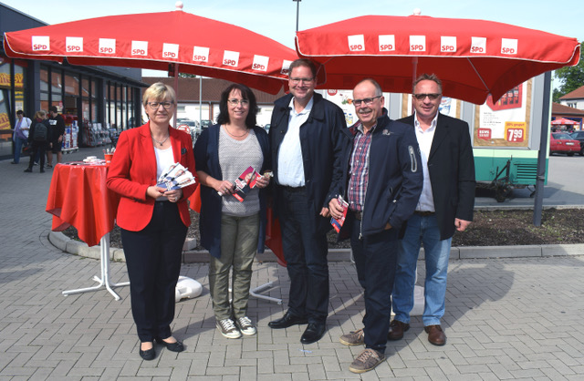 Frauke Heiligenstadt, Andrea Föniger, Marcus Bosse und Andreas Redemske (ganz rechts). Foto: SPD