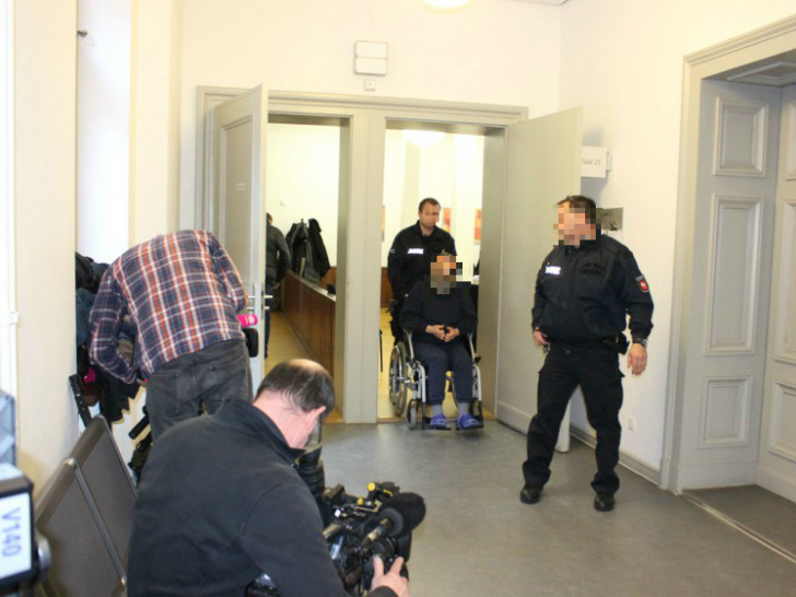 Foto nach dem ersten Verhandlungstag mit dem Täter Siegfried C. Foto: Anke Donner