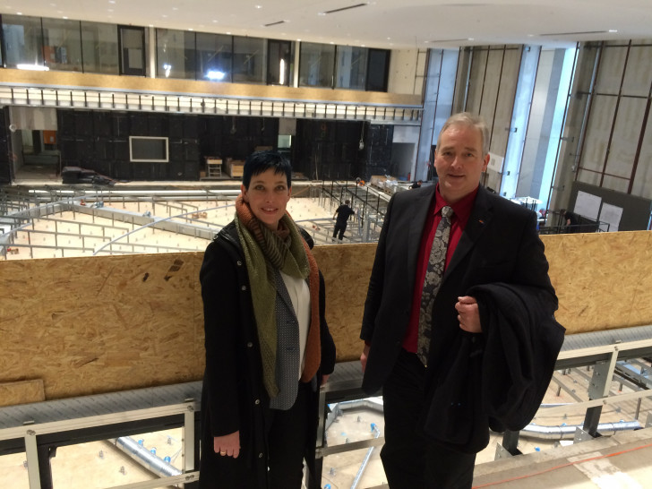 Sarah Grabenhorst-Quidde und Frank Oesterhelweg in der Plenarsaal-Baustelle. Foto: CDU