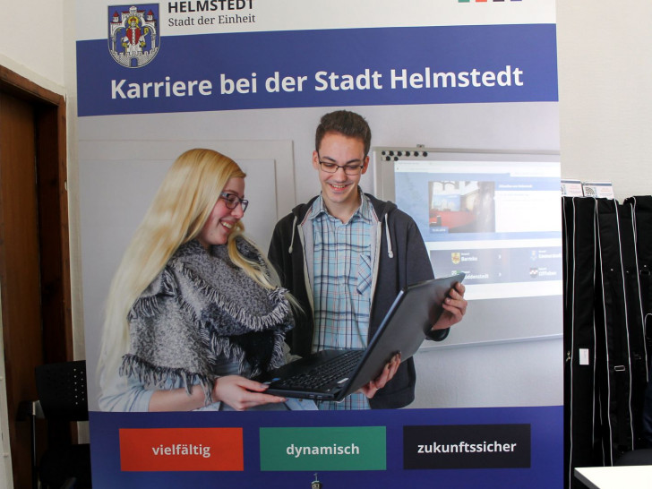 Mit verschiedenen Roll-Up-Bannern informiert die Stadt Helmstedt über ihr Leistungsspektrum. Foto: Stadt Helmstedt