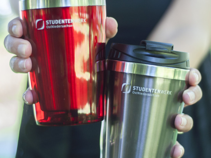 So sehen die Edelstahl-Mehrwegbecher des Studentenwerks OstNiedersachsen aus. Foto: Studentenwerk OstNiedersachsen