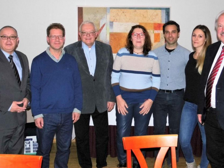 Der Vorstand des Ehemaligenverbandes mit (v. l. n. r.): Andreas Meißler (Kassenwart), Dirk Lohse (Schriftführer), Klaus Hantelmann (Kassenprüfer), Gabriela Aßmann (2. Vorsitzende), Dr. Dirk Hahn (Verbindungslehrer), Vanessa Reupke (Beisitzerin) und Dr. Peter Smolka (1. Vorsitzender). Foto: Andreas Meißler