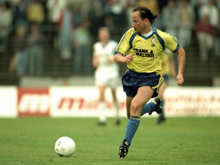 Europas Fußballer des Jahres im Eintracht-Trikot: Igor Belaow 1991 gegen den SV Meppen. Foto: Imago/Rust