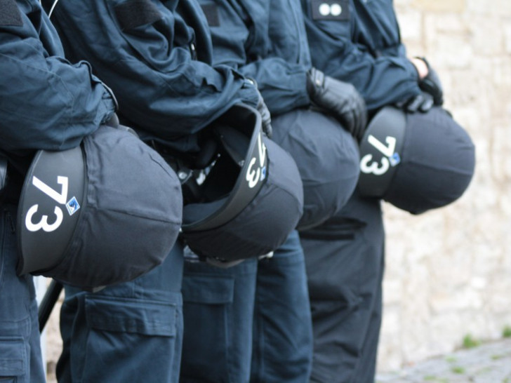 Kölner Fans kritisieren das Vorgehen der Polizei. Symbolfoto: Werner Heise