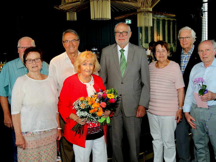 Aus Bockhorn kam Rainer Hajek,(Landesvorsitzender SU-Niedersachsen)
Aus Wolfsburg, Erika Koegel, (Bundesvorstand Senioren Union)
Aus Wolfsburg, Günter Odenbreit, (Vors. SU WOB)
Aus Salzgitter, Hans Verstegen, (Vors. SU-SZ)
Aus Wolfenbüttel,Ursula Hertzer, (stellvertr. Vors. SU-WF)

Foto: Siegfried Nickel