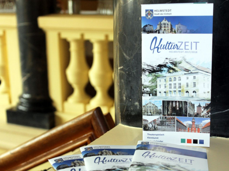 Die Broschüre bietet einen kompakten Überblick über die in Helmstedt angebotenen Veranstaltungen. Foto: Stadt Helmstedt