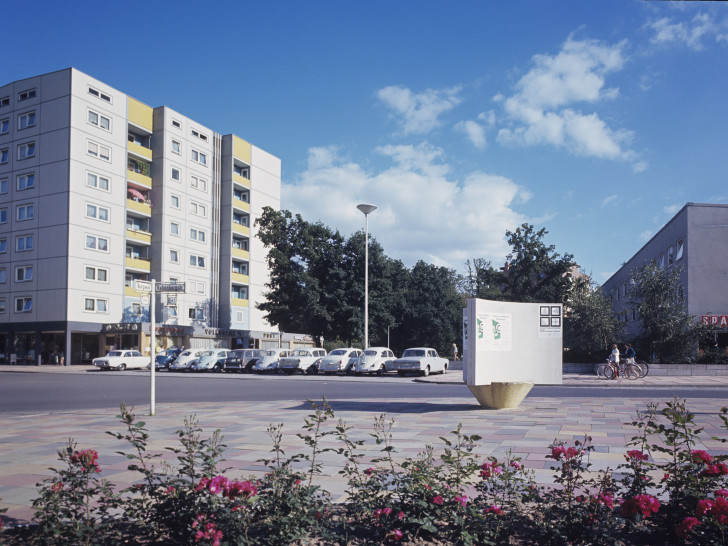 Der Rabenbergplatz im Jahr 1966/Quelle: Stadt Wolfsburg, Institut für Zeitgeschichte und Stadtpräsentation, Fotograf unbekannt.